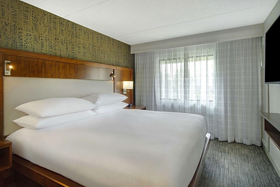 Embassy Suites By Hilton Detroit Metro Airport