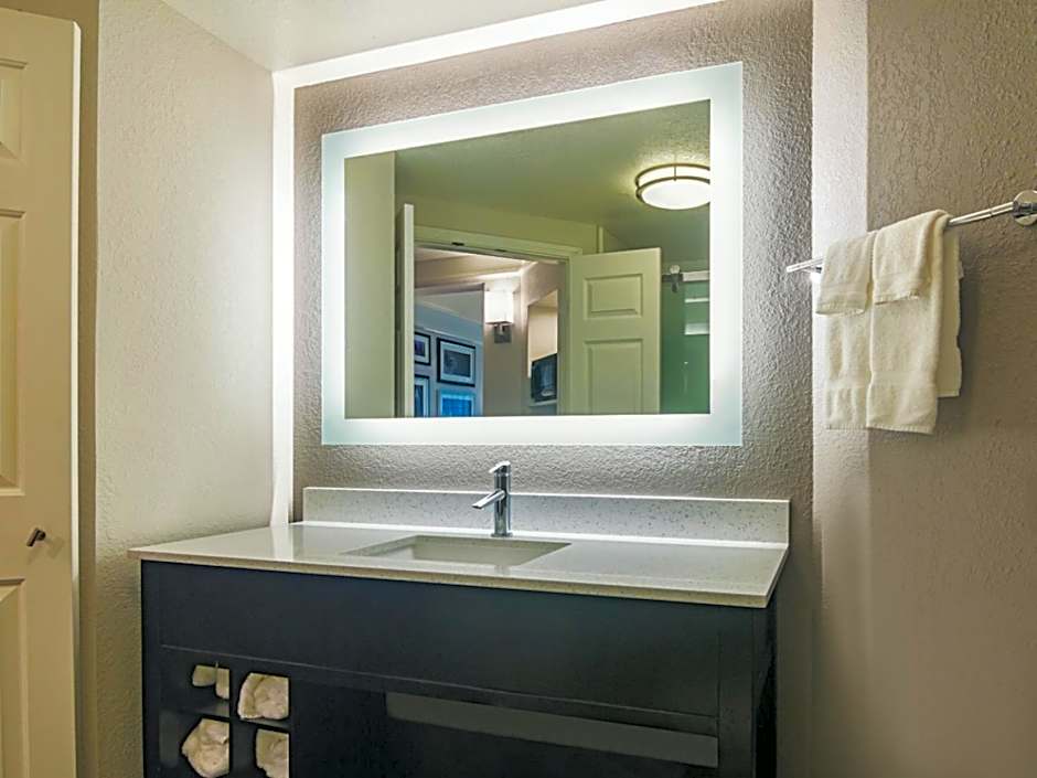 La Quinta Inn & Suites by Wyndham Oklahoma City North West Expressway