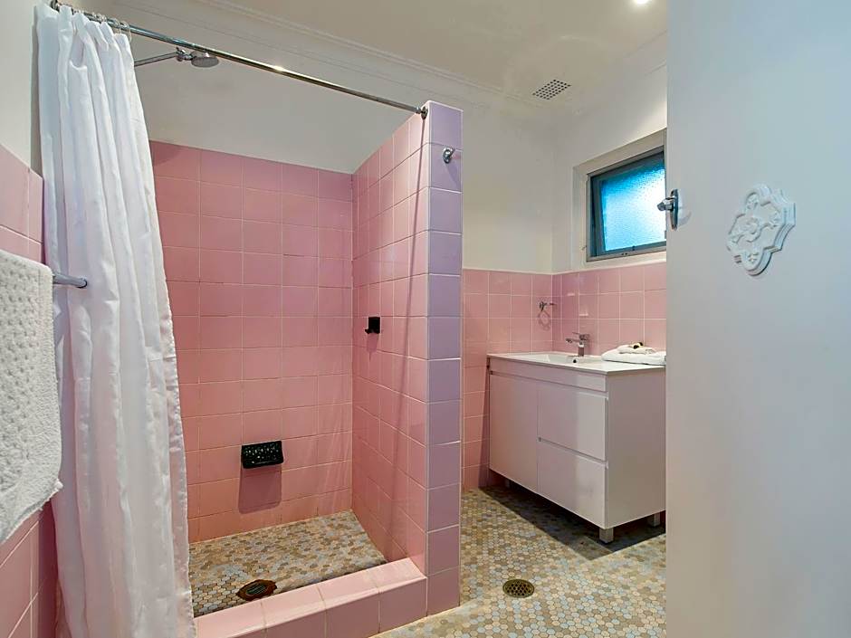 Dutchies Motel Nelson Bay & Dutchmans Beach Apartments