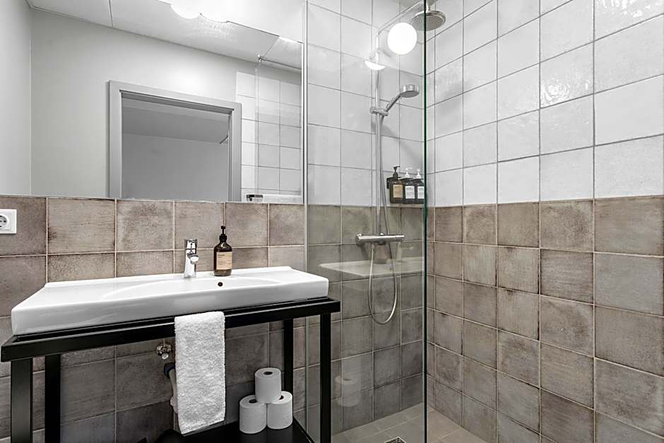 The Swan House by Heimaleiga