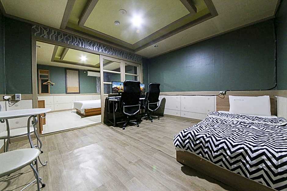 K.S Hotel