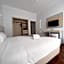 HOTEL REGIS