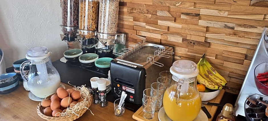 Hotel Westendia and Free Parking Top Breakfast