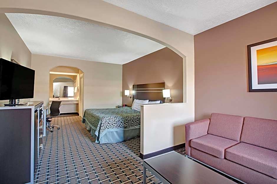 Days Inn & Suites by Wyndham Houston North/Spring