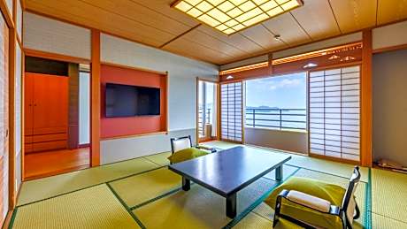 Universal Suite with Tatami Area with Ocean View - Room Dinner