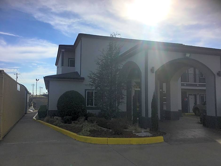 Muskogee Inn And Suites