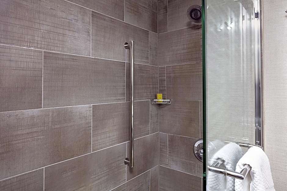 DoubleTree by Hilton Boston Logan Airport Chelsea