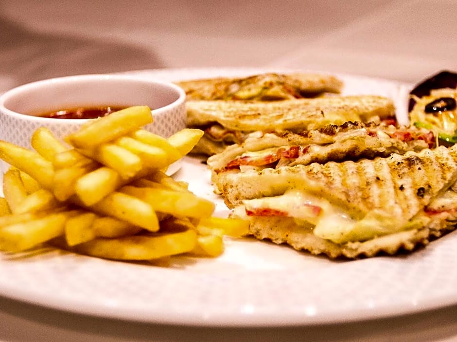 7 Apple Hotel Pimpri Pune