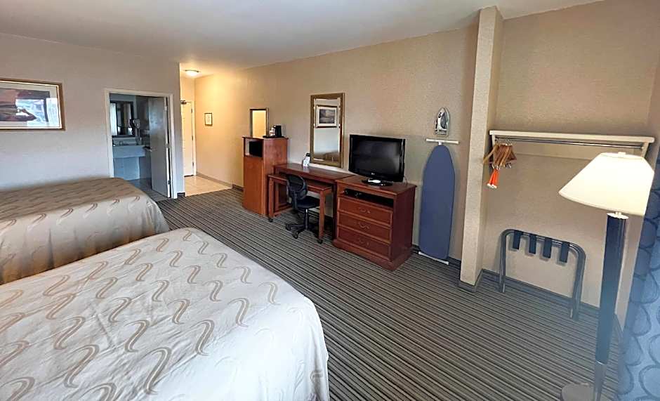 Quality Inn & Suites Grants - I-40