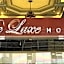 De Luxe Hotel