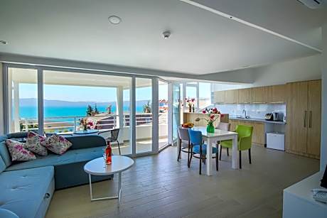 Apartment with Lake View - Top Floor