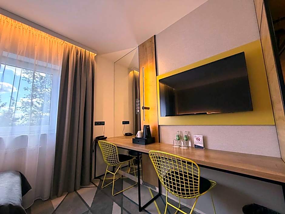Air Hotel