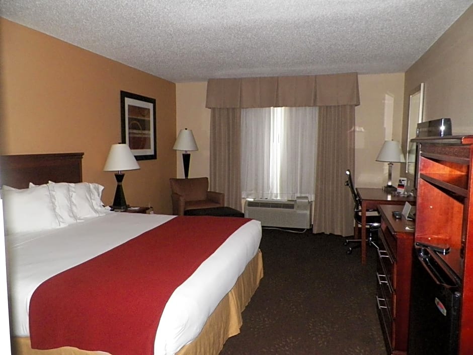 Holiday Inn Express Hotel & Suites Forest, an IHG Hotel