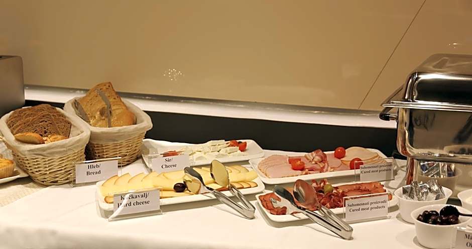 BOUTIQUE 25h by Eva stay 018