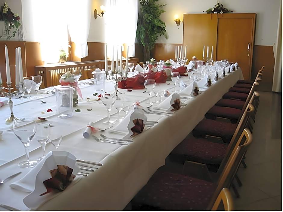 Hotel Orthwein -kostenfreie Parkplatze-