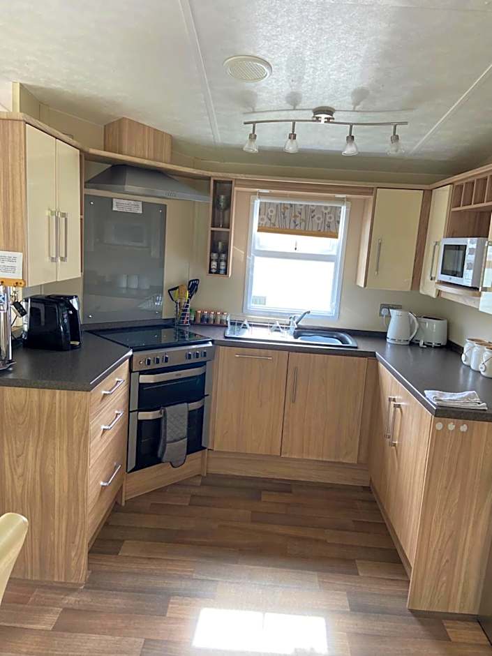 Otters Rural Retreat - Private Hot-Tub & Free Golf for guests included