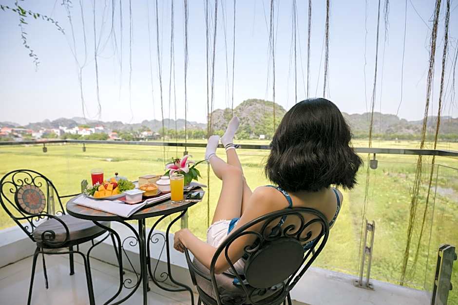 Liberty Hall Tam Coc Hotel & Villa