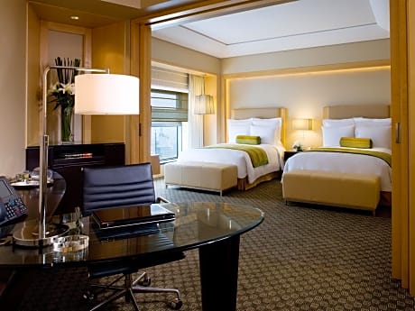 Executive level, 1 Bedroom Executive Suite, 1 King, River view, High floor