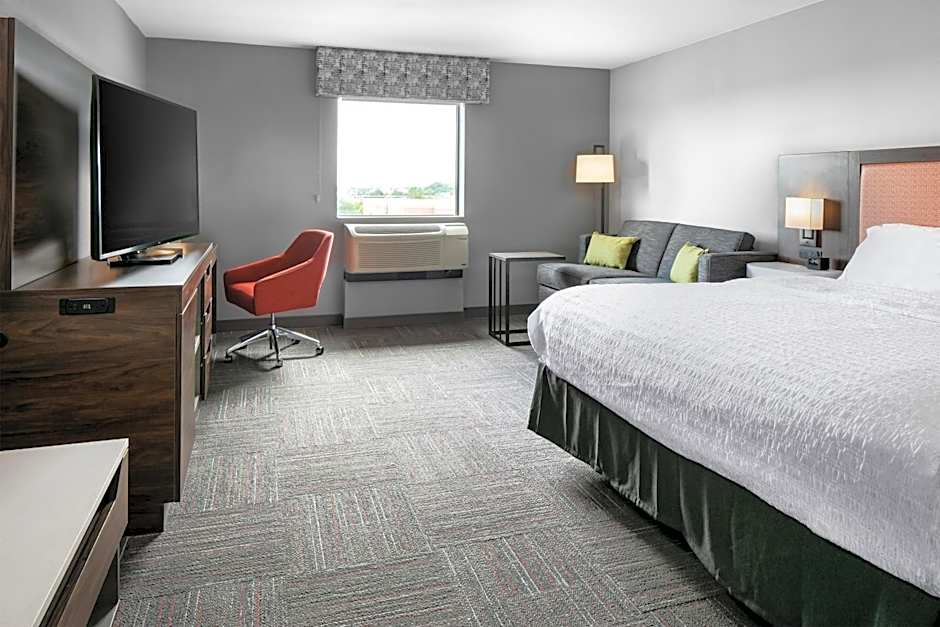 Hampton Inn By Hilton & Suites West Bend