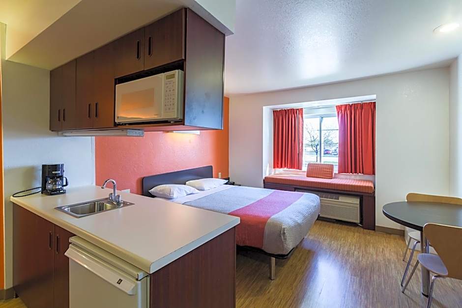 Motel 6-Huron, OH - Sandusky