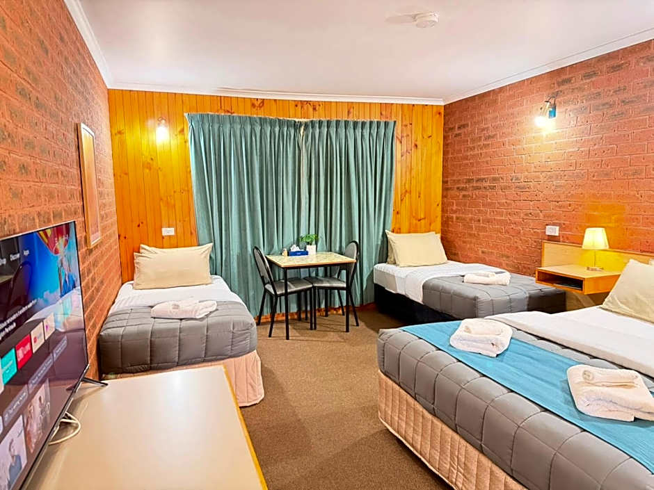 Country Roads Motor Inn