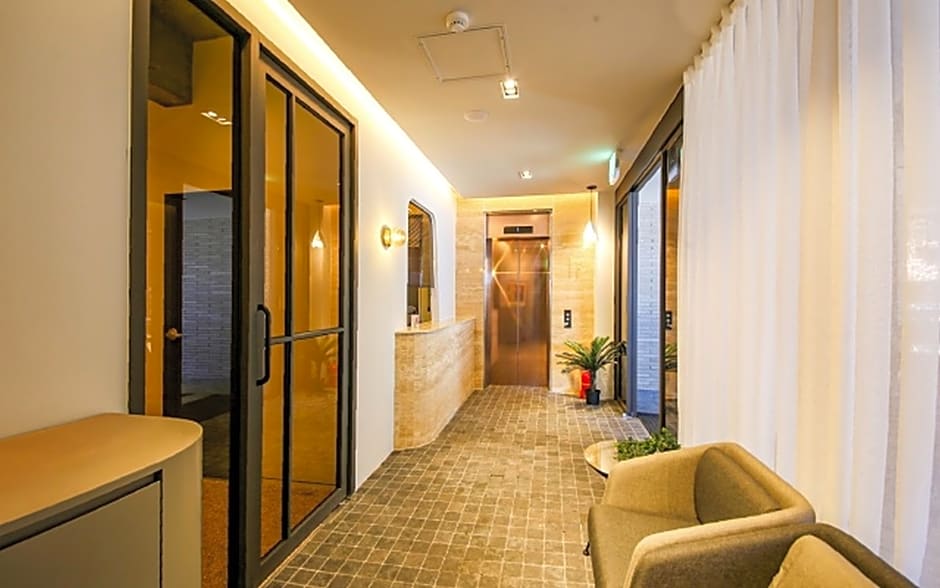 Gwangyang Seven Bricks Hotel