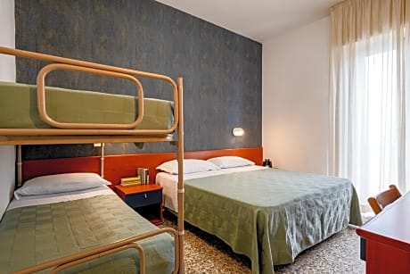 Quadruple Room with Sea View