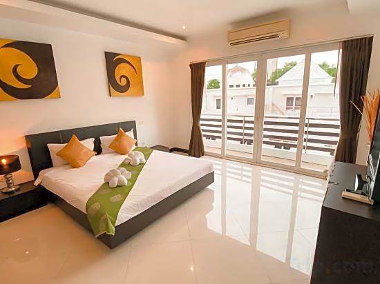 Hidden Palm Pool Villas