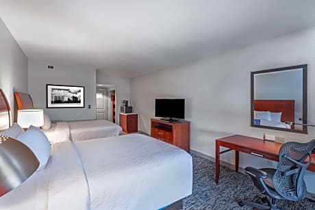 2 QUEENS PREMIUM W/IN-ROOM DRINKS-SNACKS - PREM WIFI- HDTV WITH HI-DEF CHANNELS - REFRIGERATOR-MICROWAVE-POD COFFEE BRWR -