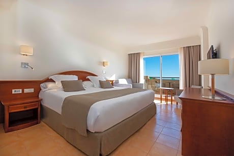 DOUBLE WITH SIDE SEA VIEW 2 ADULTS + 1 CHILD