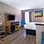 Days Inn & Suites by Wyndham Commerce