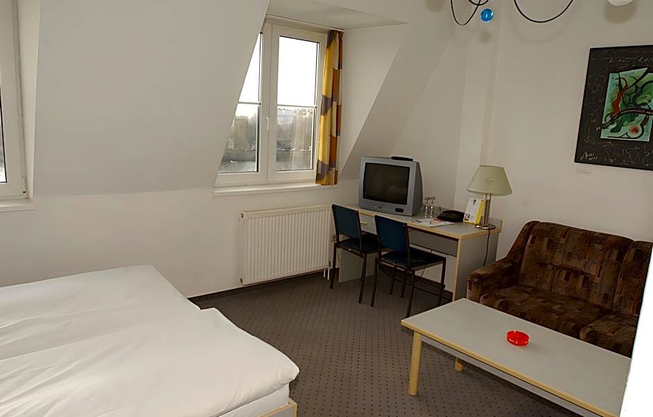 East Side Hotel