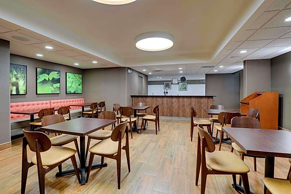 DRURY INN & SUITES CHARLOTTE UNIVERSITY PLACE