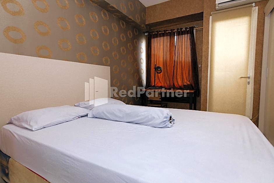 RedLiving Apartemen Podomoro Golf View Queen Room Tower Dahoma