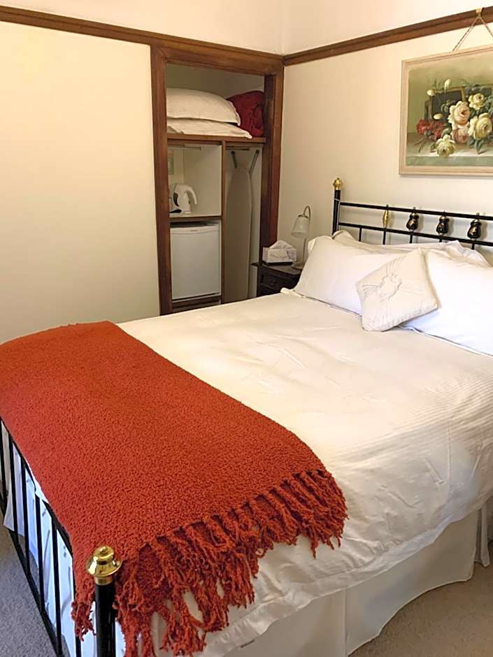 Rosebridge House Bed & Breakfast