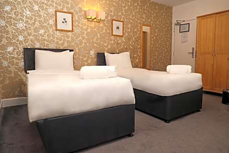 Twin Room with Bath