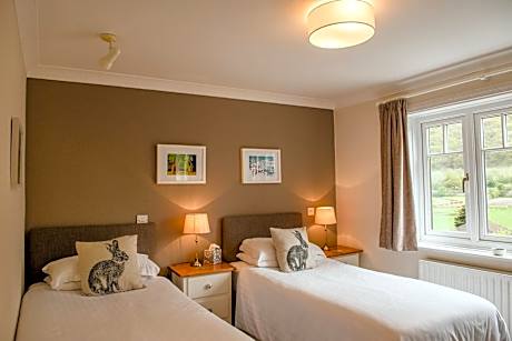 Twin Room with Private Bathroom