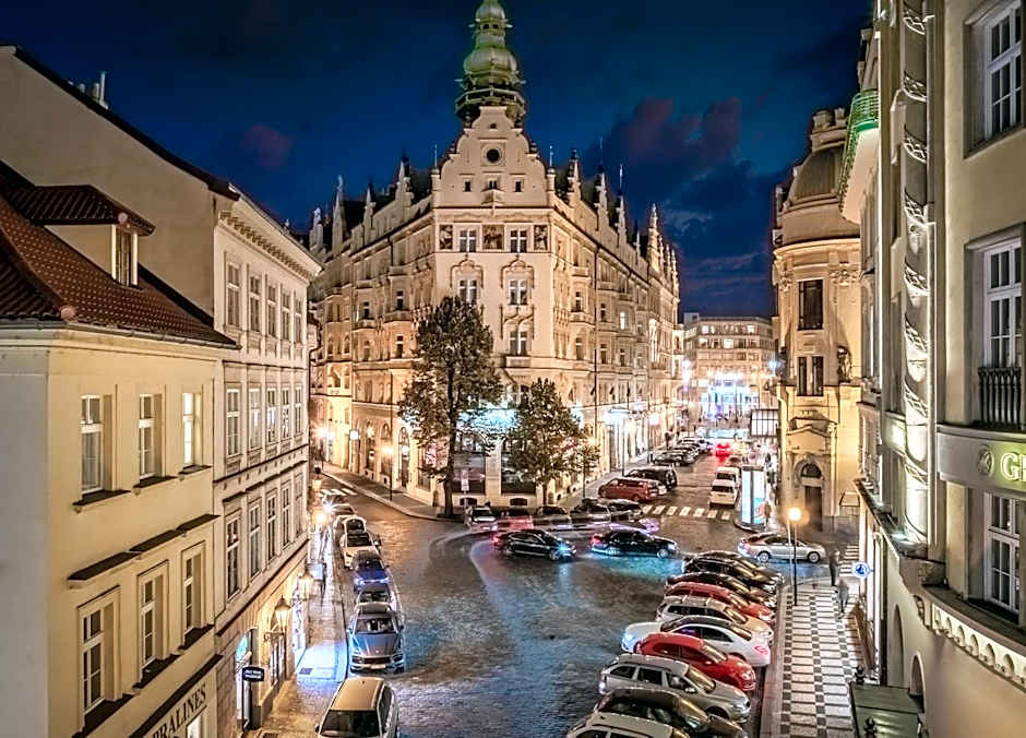 Golden Angel Suites by Adrez