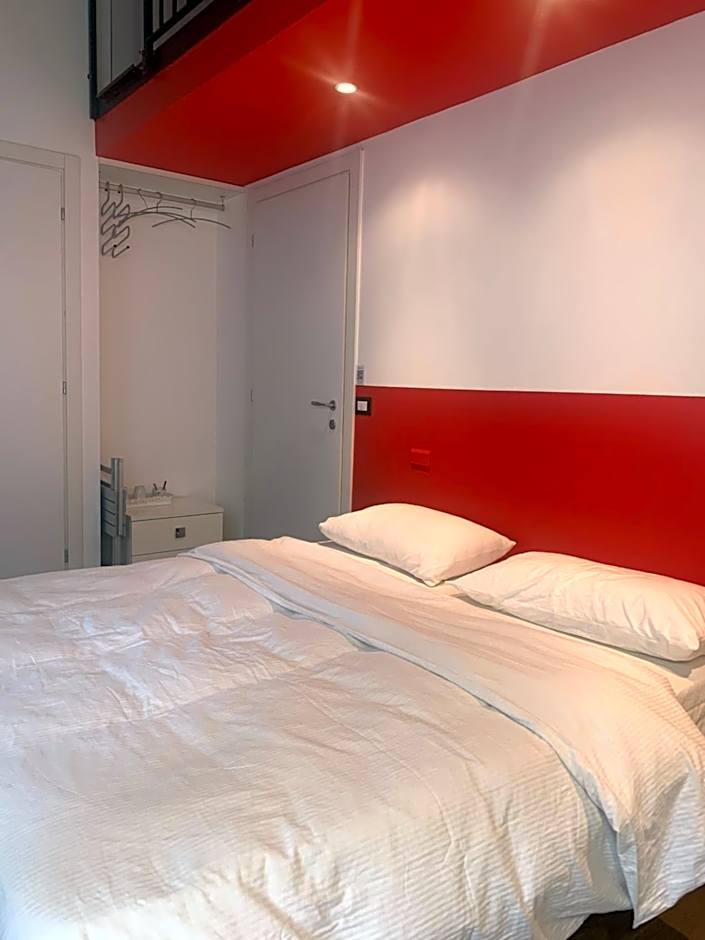 LT - Room's Bed & Living