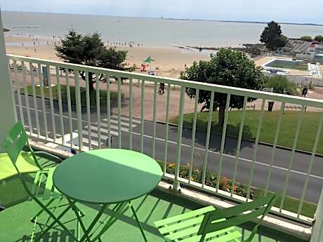 Double Room with terrasse and Bath - Non-Smoking
