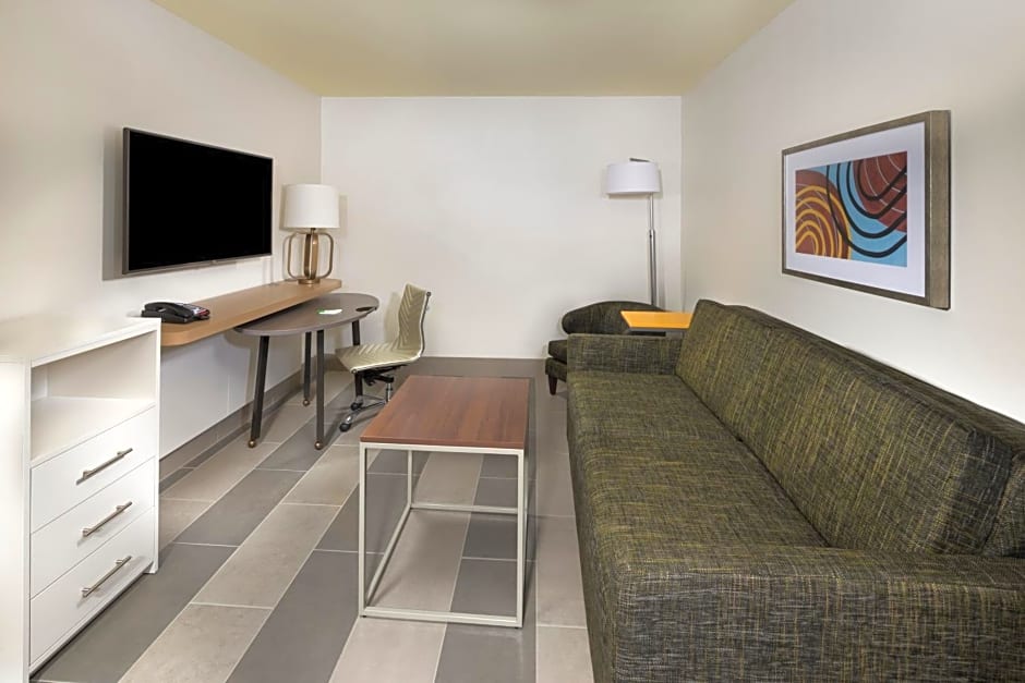 Holiday Inn & Suites Arden-Asheville Airport By IHG