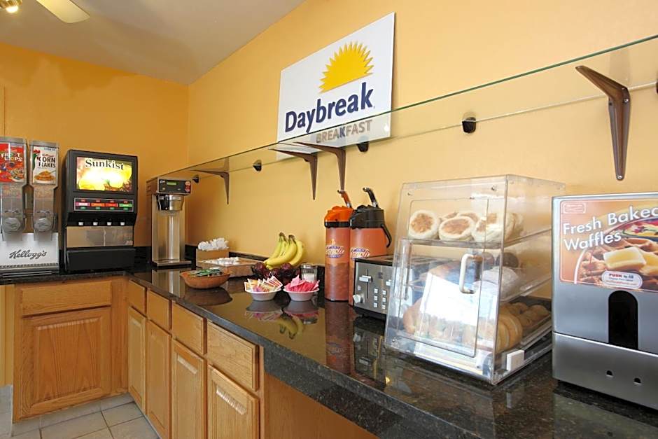 Days Inn by Wyndham Queensbury/Lake George