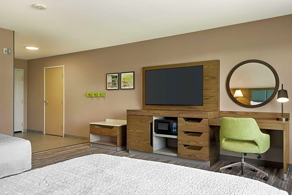 Photo 1 of 5 of 2 Queen Beds, Hearing/Mobility Accessible, Bathtub