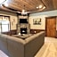 Sojourner's Lodge & Log Cabin Suites