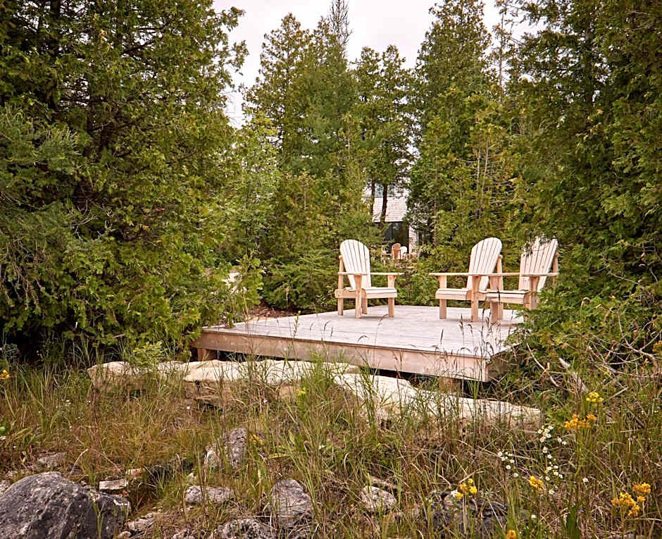 Modern North Bruce Waterfront Lion's Head