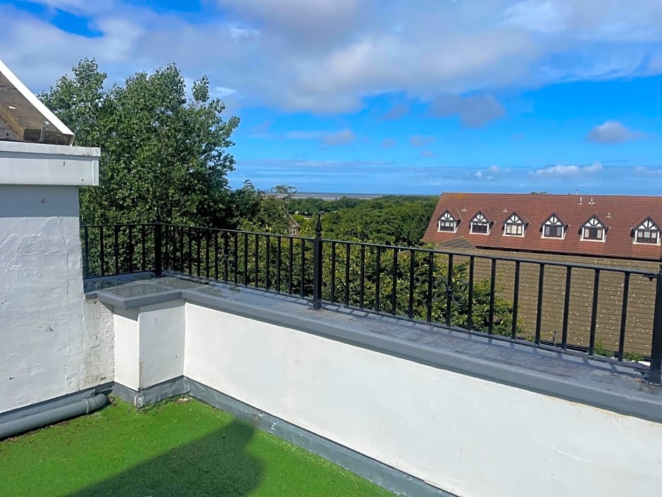 Beach House - Penthouse 3 Bed Apartment