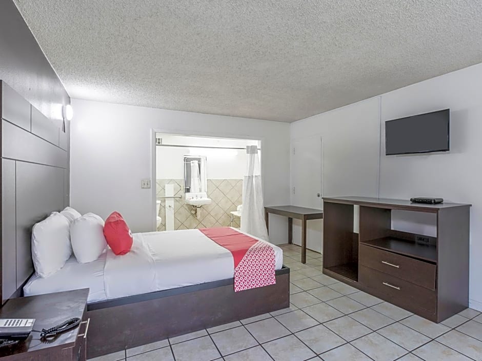 Travelodge by Wyndham Baton Rouge East