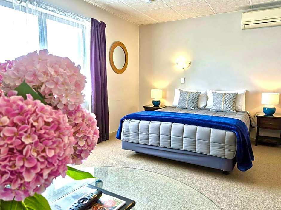 Absolute Lake View Motel