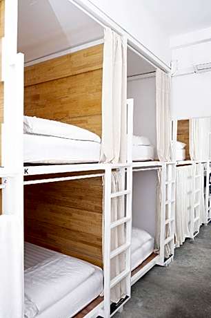 1 Person in Dormitory - Female Only