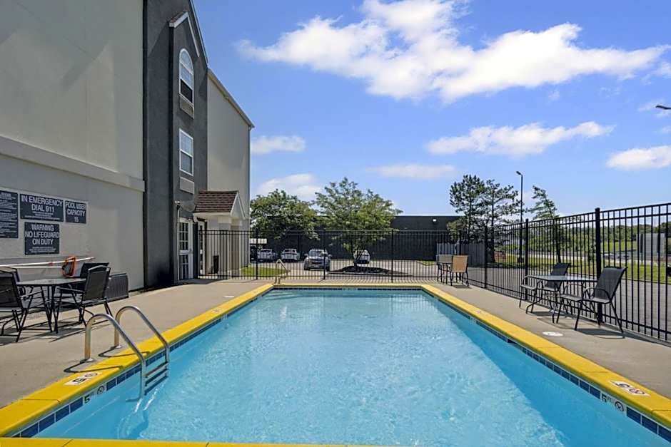 Sonesta Essential Hotels & Suites Kansas City/Blue Springs